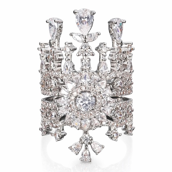 Jewelry - GORGEOUS Diamond & Platinum Crown Ring